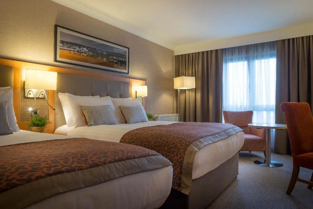 TRIPLE DELUXE Room, Clayton Hotel Leopardstown, Dublin