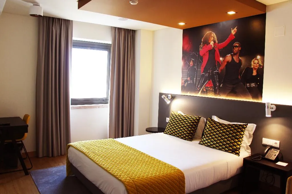 Room, America Diamonds, Lisbon