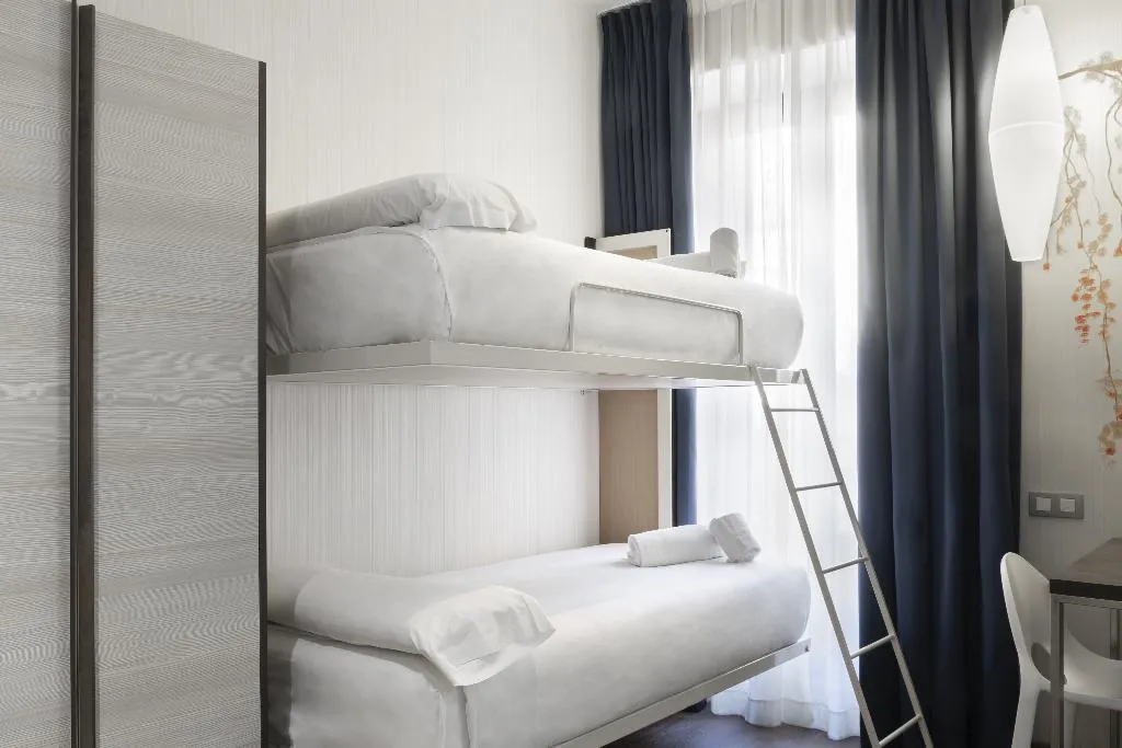 QUADRUPLE STANDARD Room, Petit Palace Posada del Peine, Madrid