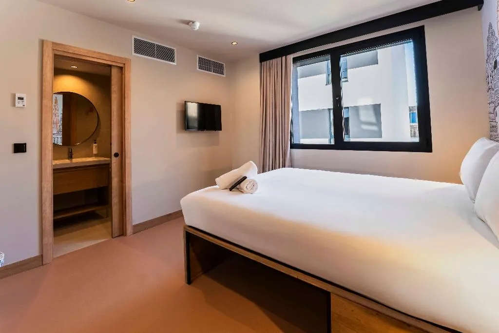 DOUBLE STANDARD Room, easyHotel Madrid Alcala, Madrid