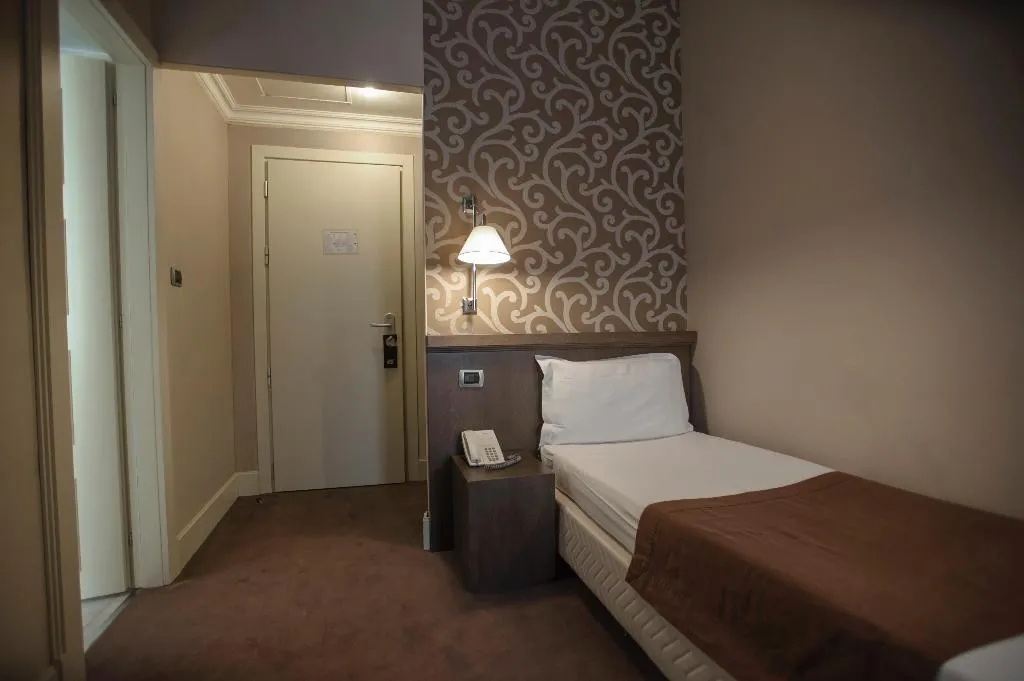 SINGLE ECONOMY Room, Villa Torlonia Hotel, Rome