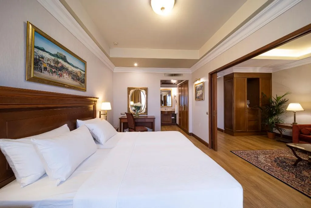 SUITE WITH VIEWS Room, Electra Palace Athens, Athens