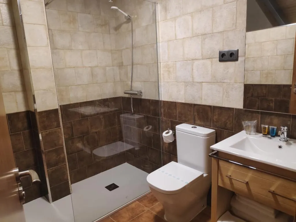 DOUBLE DELUXE ONE BED Room, Las Leyendas, Madrid