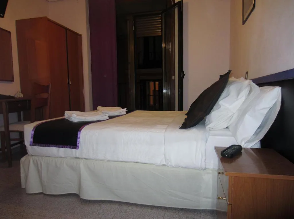 Room, CH Chelo, Madrid