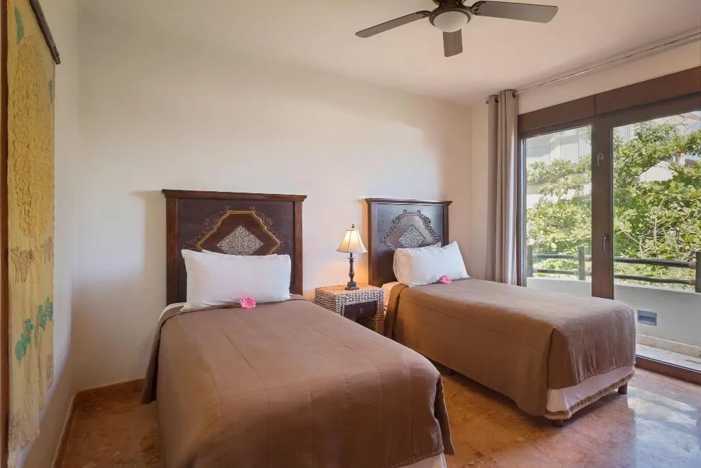 Room THREE BEDROOMS Room, El Taj Ocean Front and Beachside Condo Hotel, Playa Del Carmen