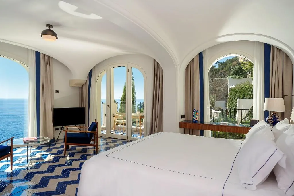 Room, Borgo Santandrea, Naples