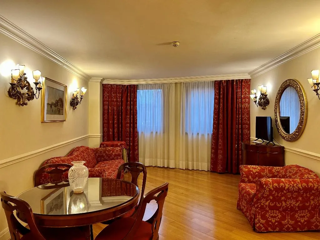 APARTMENT DELUXE CAPACITY 4 Room, Torre dell’Orologio Signature Residence, Venice