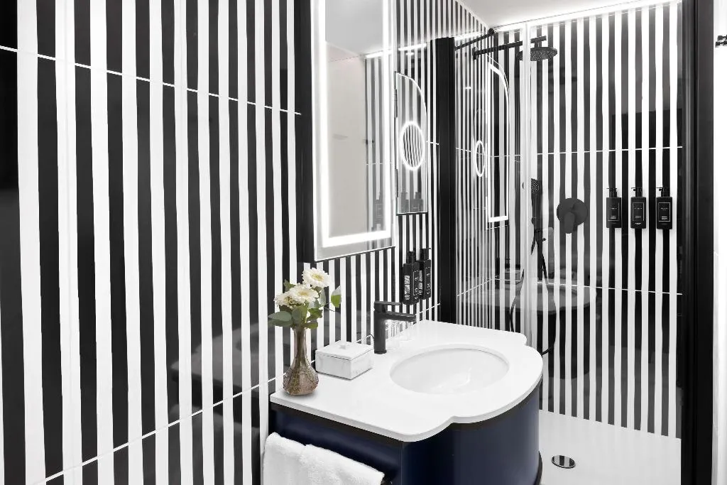 Double or Twin PREMIUM KING BED Room, Anglo American Hotel Florence, Curio Collection, Florence