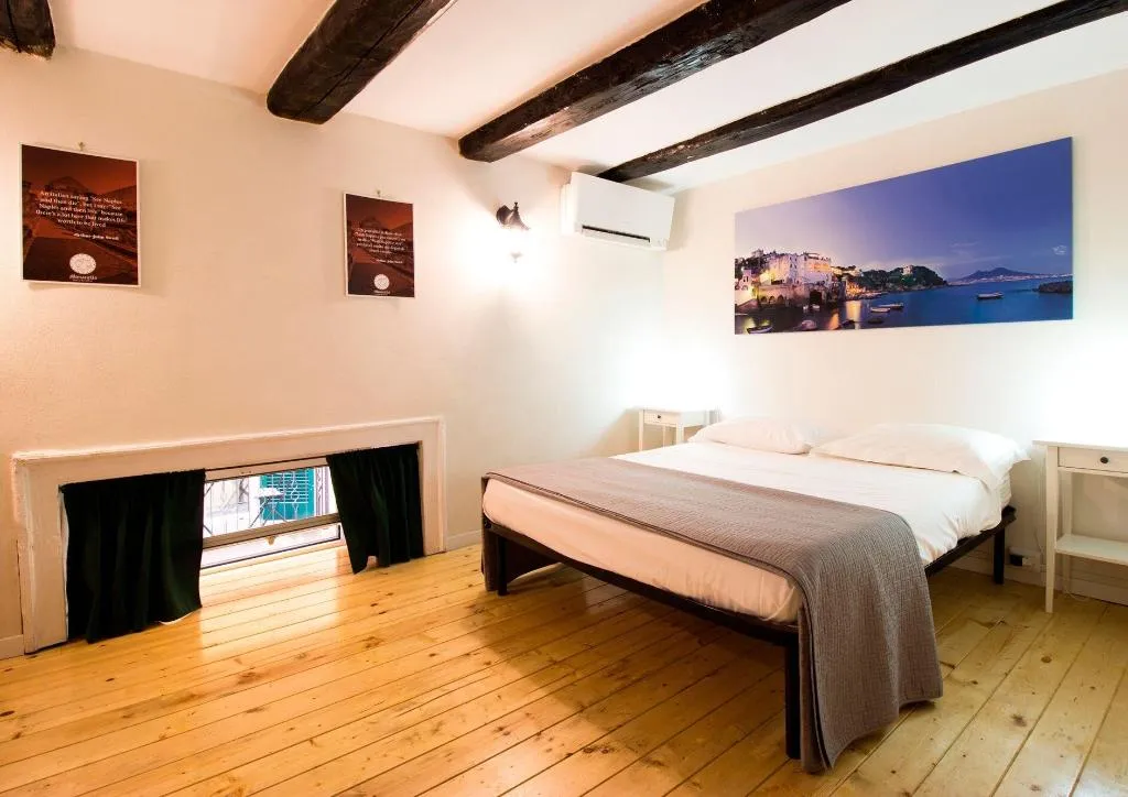 Room, B&B Monaciello, Naples