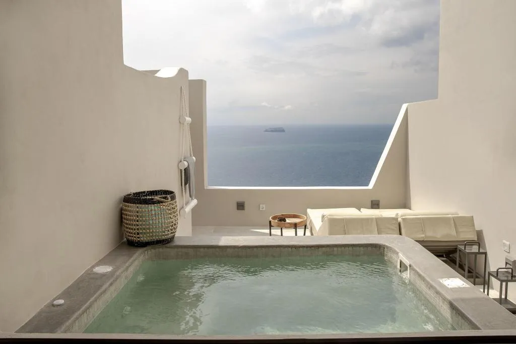 DOUBLE WITH JACUZZI Room, Grand View Hotel, Santorini