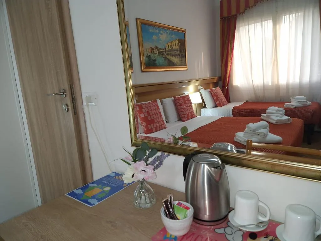 QUADRUPLE CLASSIC Room, Hotel Tito, Venice