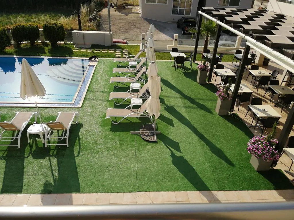 Pool, Carisa Maleme, Crete