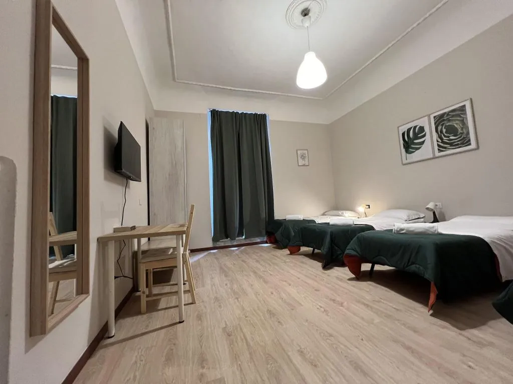 Room, Freedom Traveller, Naples
