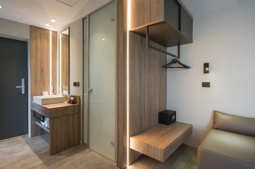 SUITE WITH JACUZZI Room, Mare Village Hotel, Crete