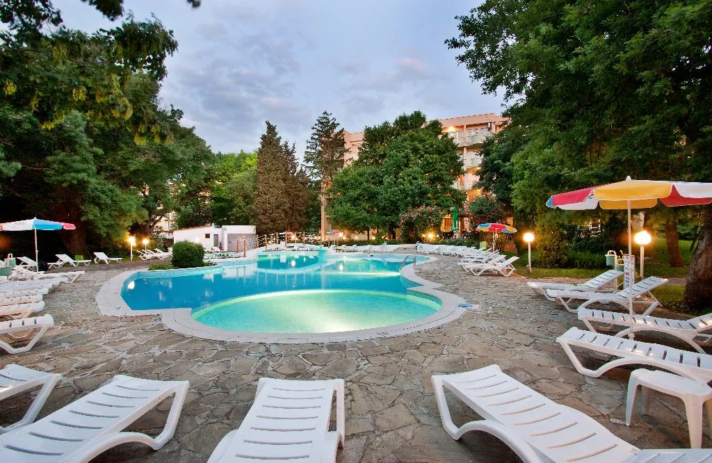 Pool, Ljuljak, Varna
