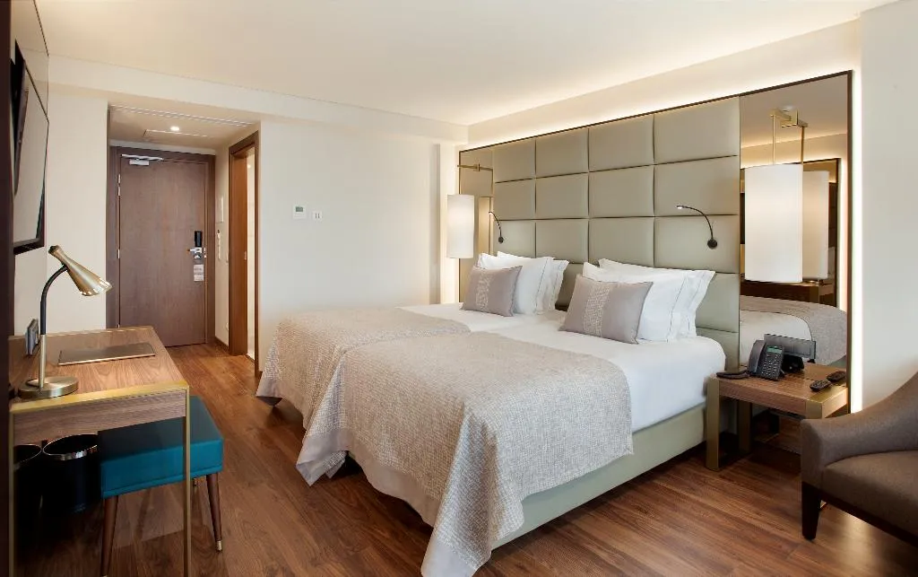 TWIN SUPERIOR SIDE SEA VIEW Room, (Madeira) Turim Santa Maria Hotel, Madeira