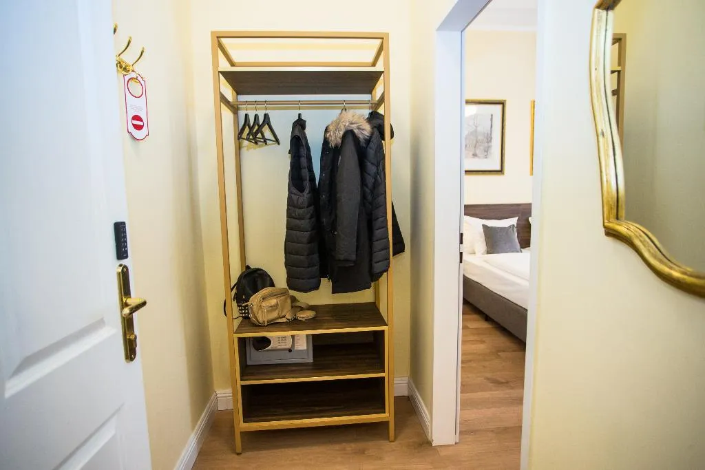 DOUBLE COMFORT Room, City Pension Stephansplatz self check in, Vienna