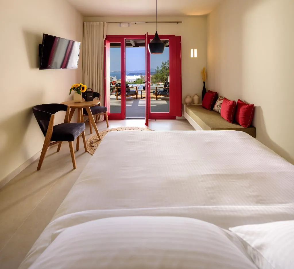 SUITE WITH PRIVATE POOL Room, Potnia Theron Suites, Santorini