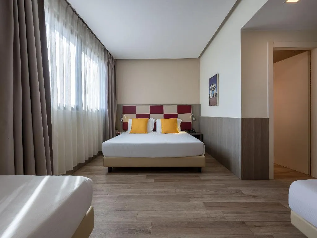 QUADRUPLE STANDARD Room, iH Hotels Milano St. John, Milan