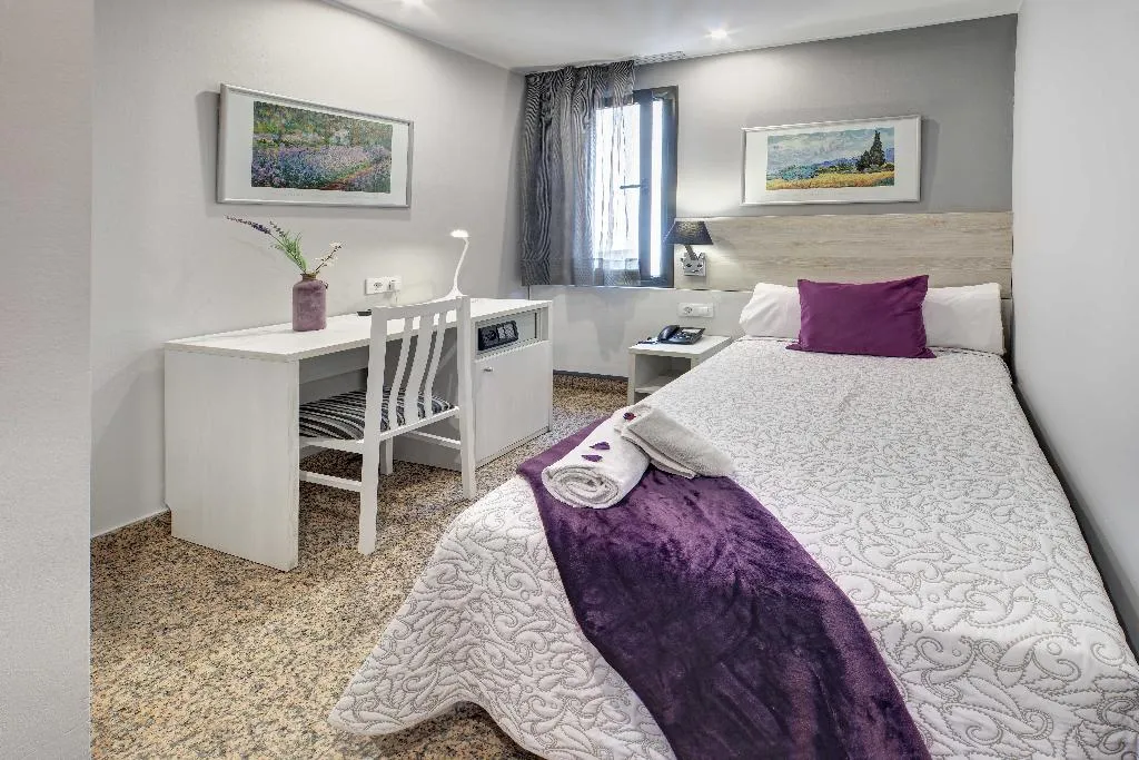 SINGLE STANDARD Room, Nuevo Triunfo, Barcelona