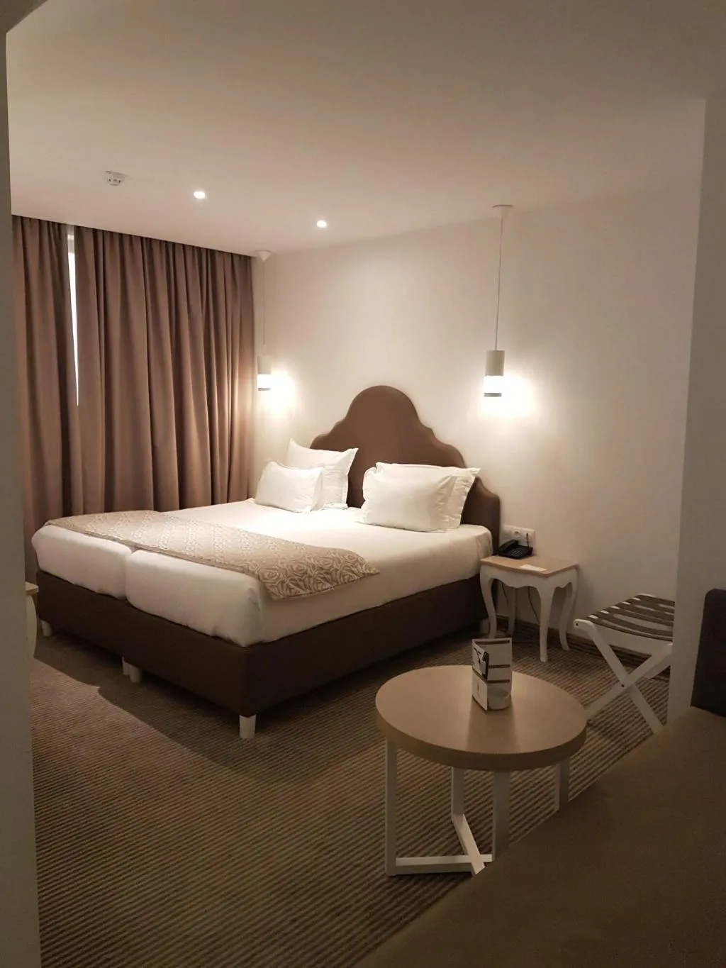 Room, Lac Leman, Tunisia