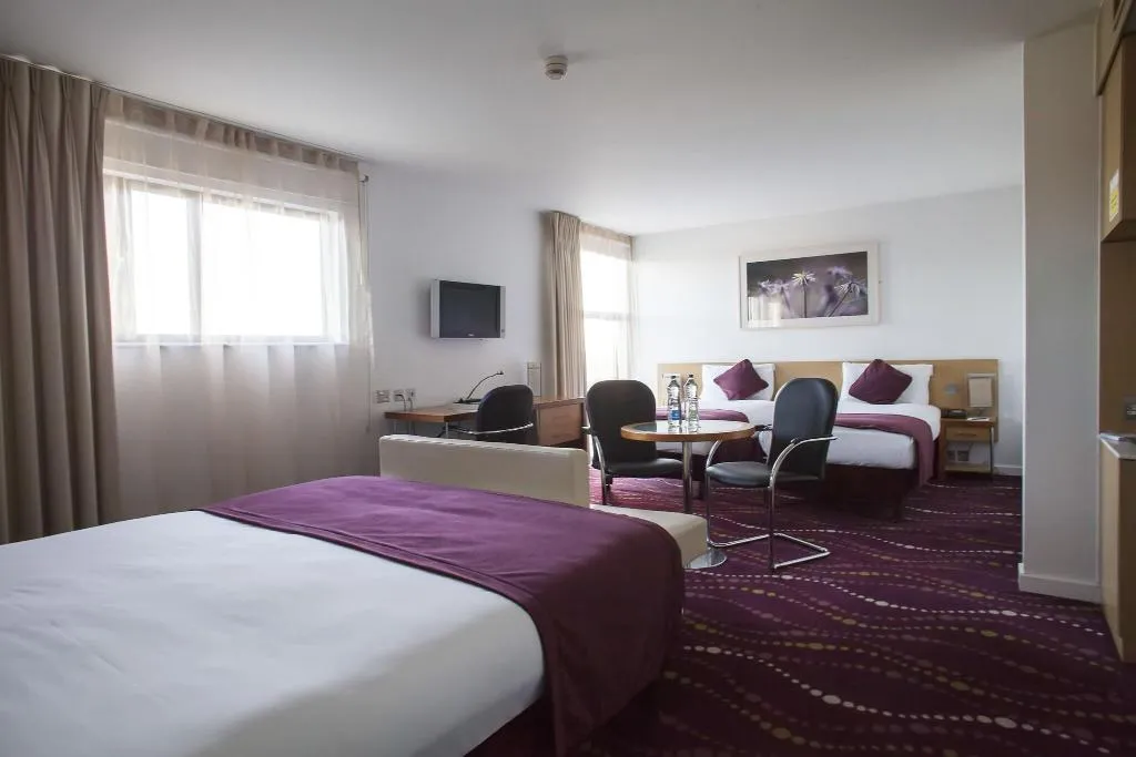 FAMILY ROOM THREE BEDS Room, Louis Fitzgerald Hotel, Dublin
