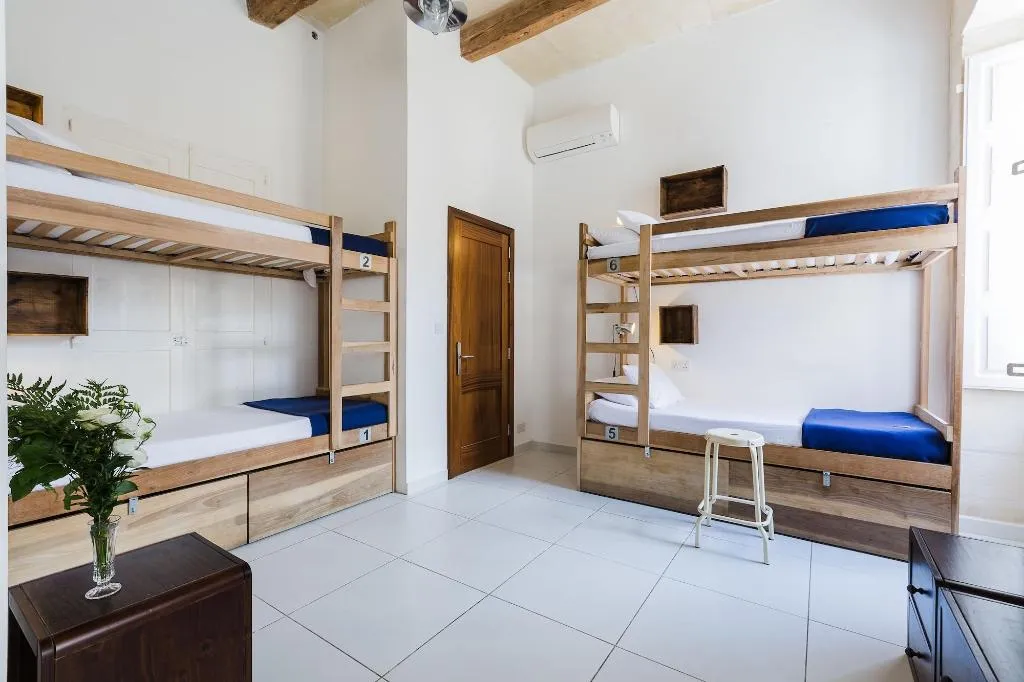 Room, Two Pillows Boutique Hostel, Malta