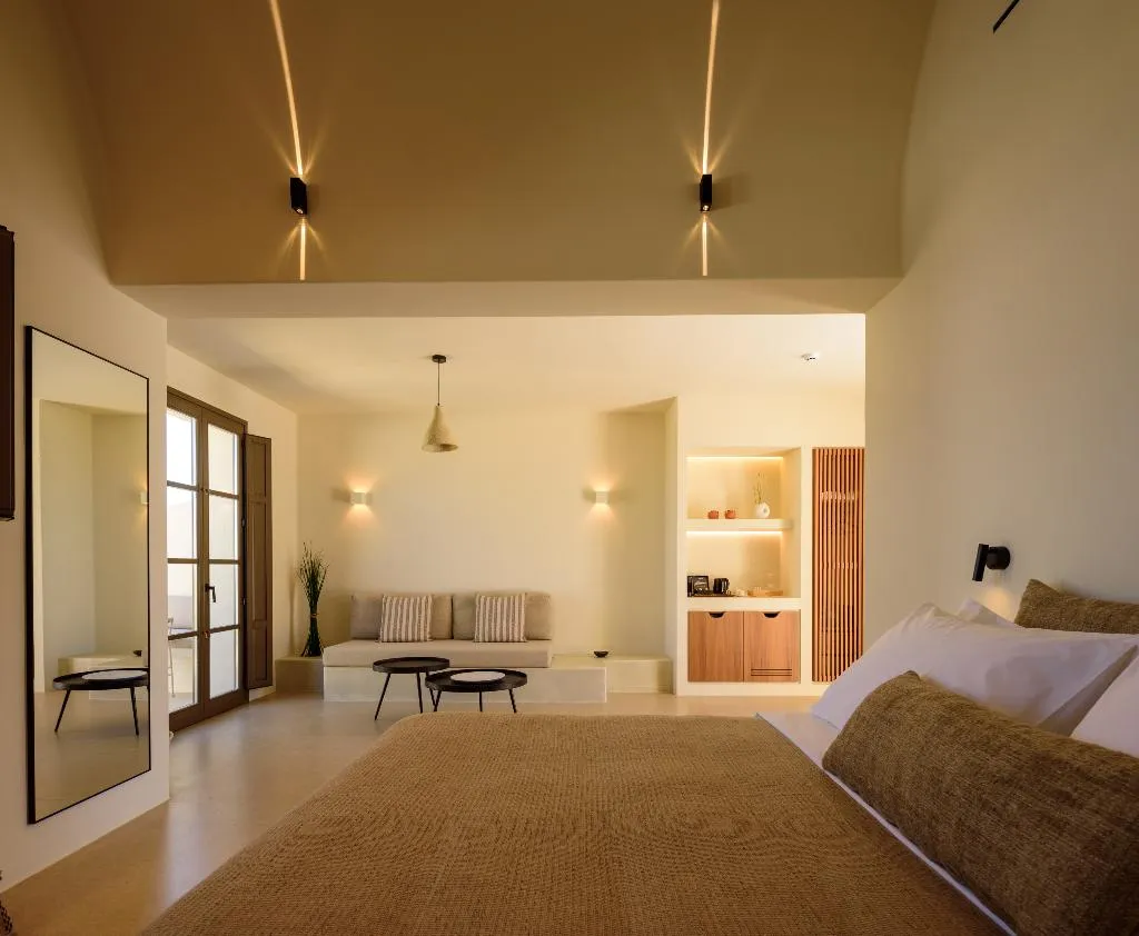 SUITE WITH JACUZZI Room, Elessa Hotel, Santorini