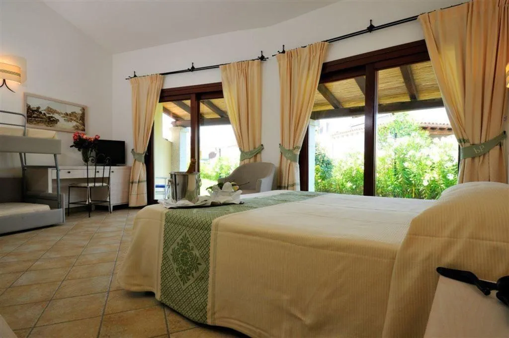 QUADRUPLE BUNK BED Room, Baia Del Porto, Olbia