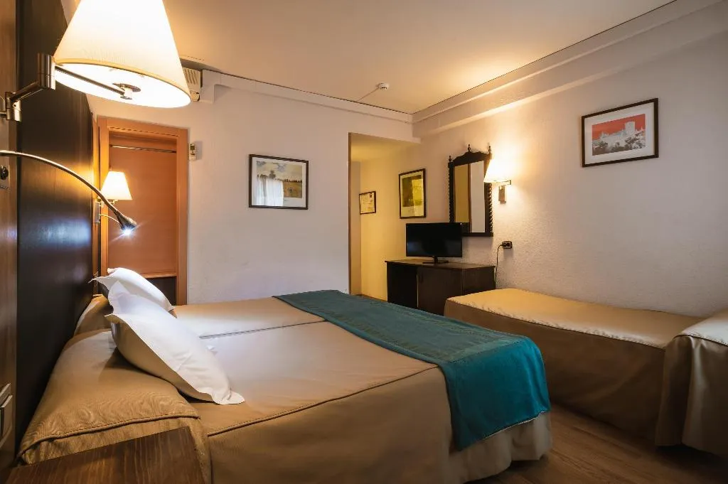 DOUBLE STANDARD Room, Corregidor, Madrid