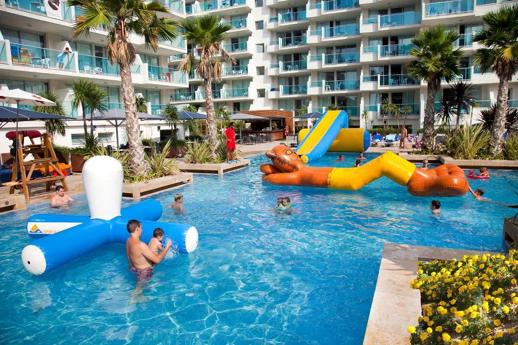 Sports and Entertainment, Blaumar Hotel, Costa Dorada
