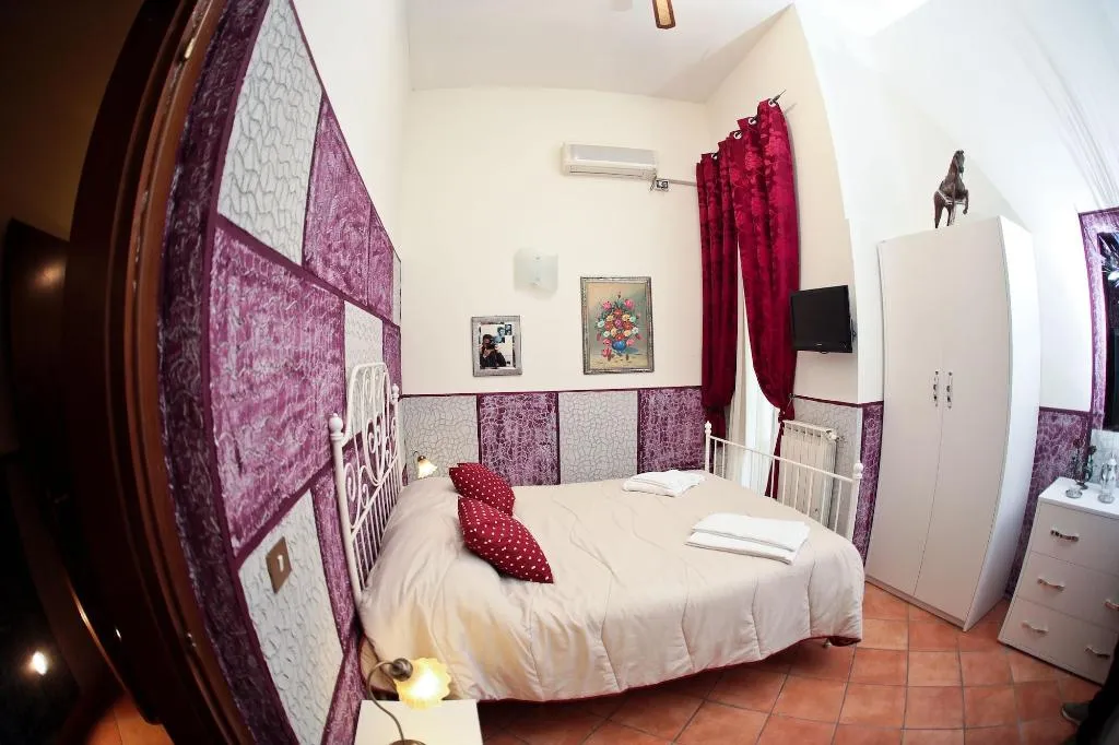 Room, Residence Confalone, Naples