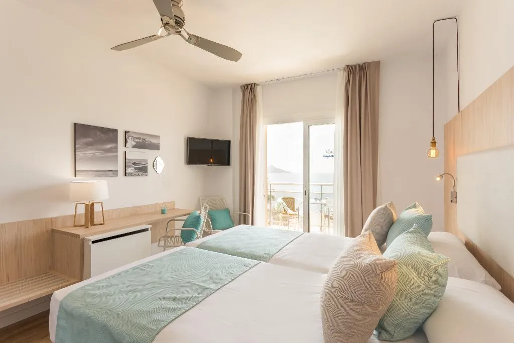 DOUBLE SEA VIEW Room, Hotel Monterrey Roses by Pierre & Vacances, Costa Brava