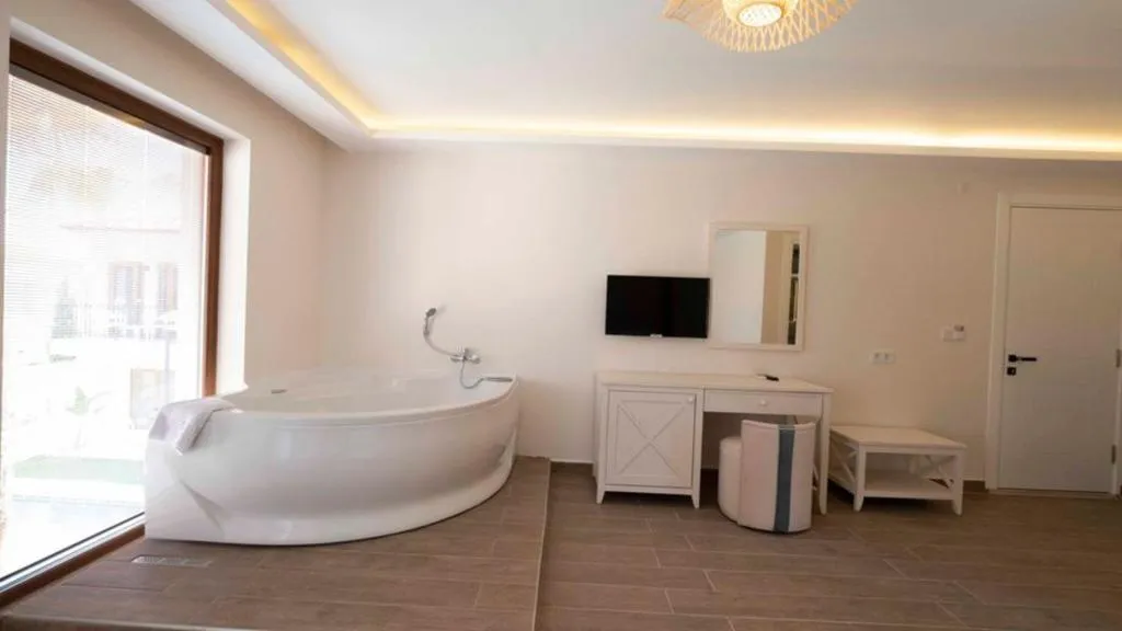 SUITE WITH JACUZZI Room, Icarus Alaçati +16, Izmir