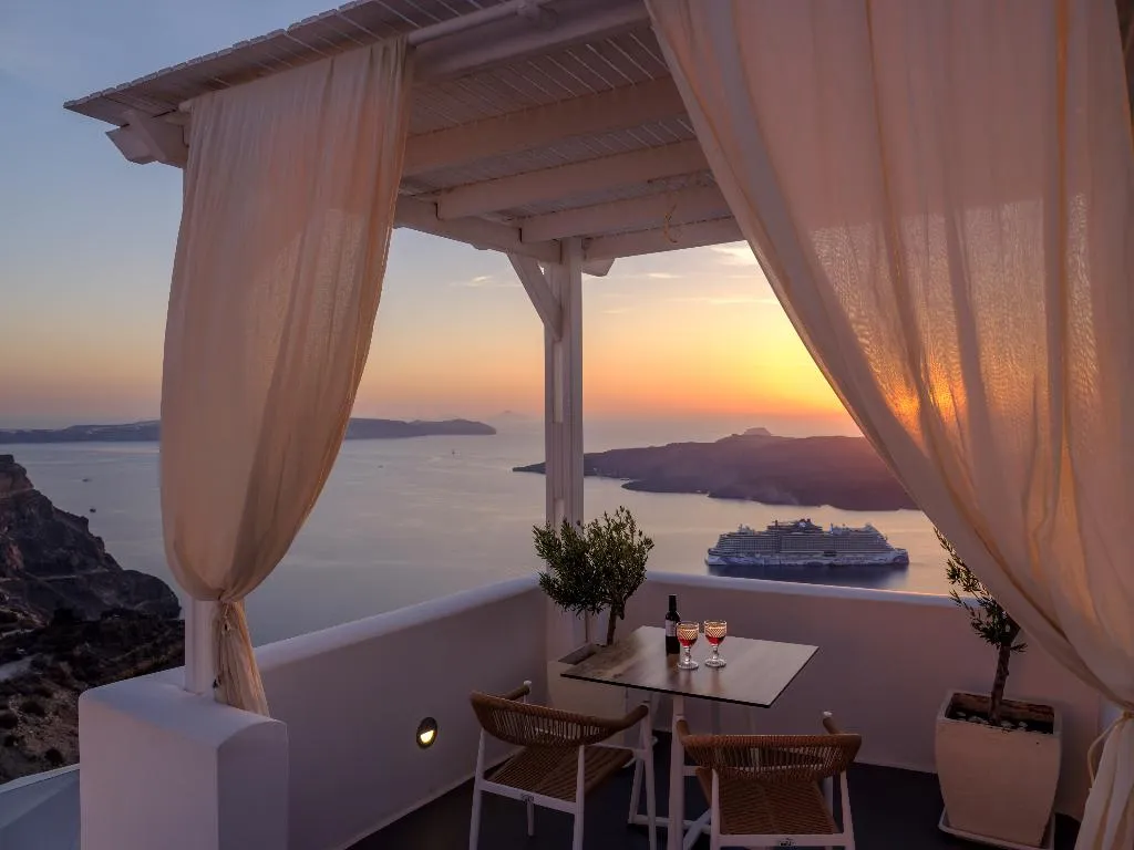 DOUBLE STANDARD Room, Kamares Apartments, Santorini