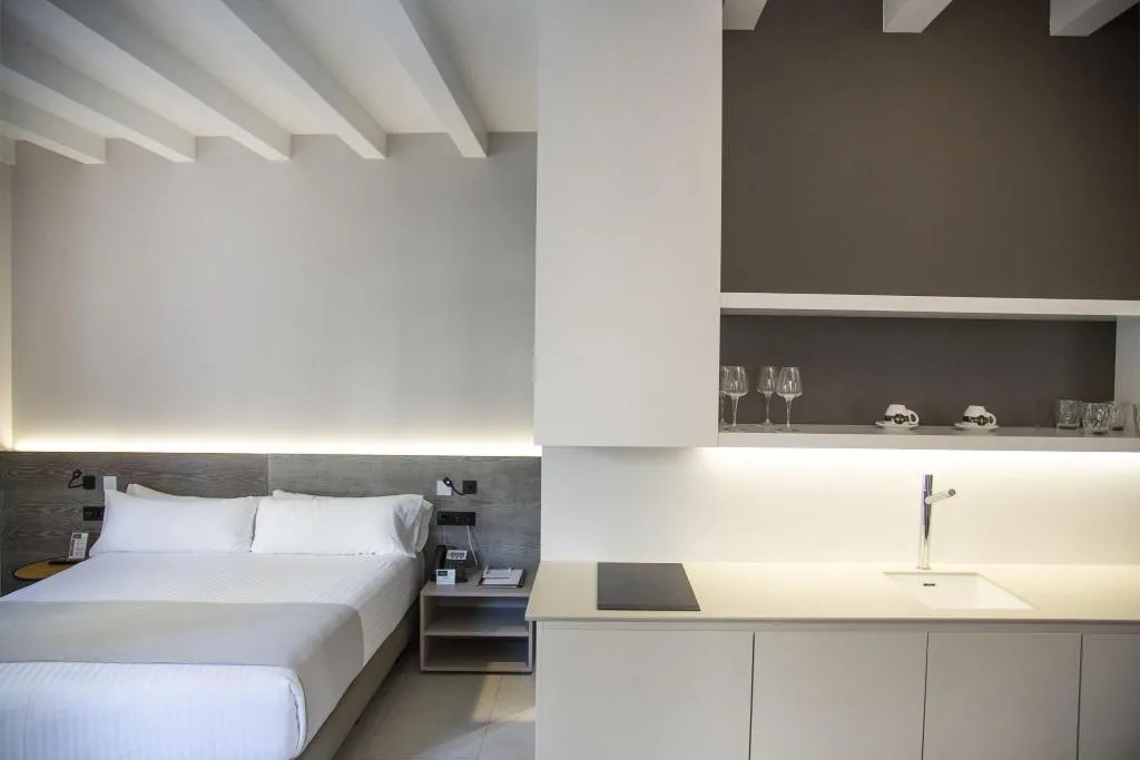 JUNIOR SUITE QUEEN SIZE BED Room, Myr Plaza Mercado & Spa, Valencia