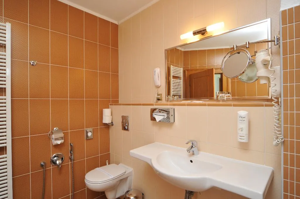 Room, Metamorphis, Prague