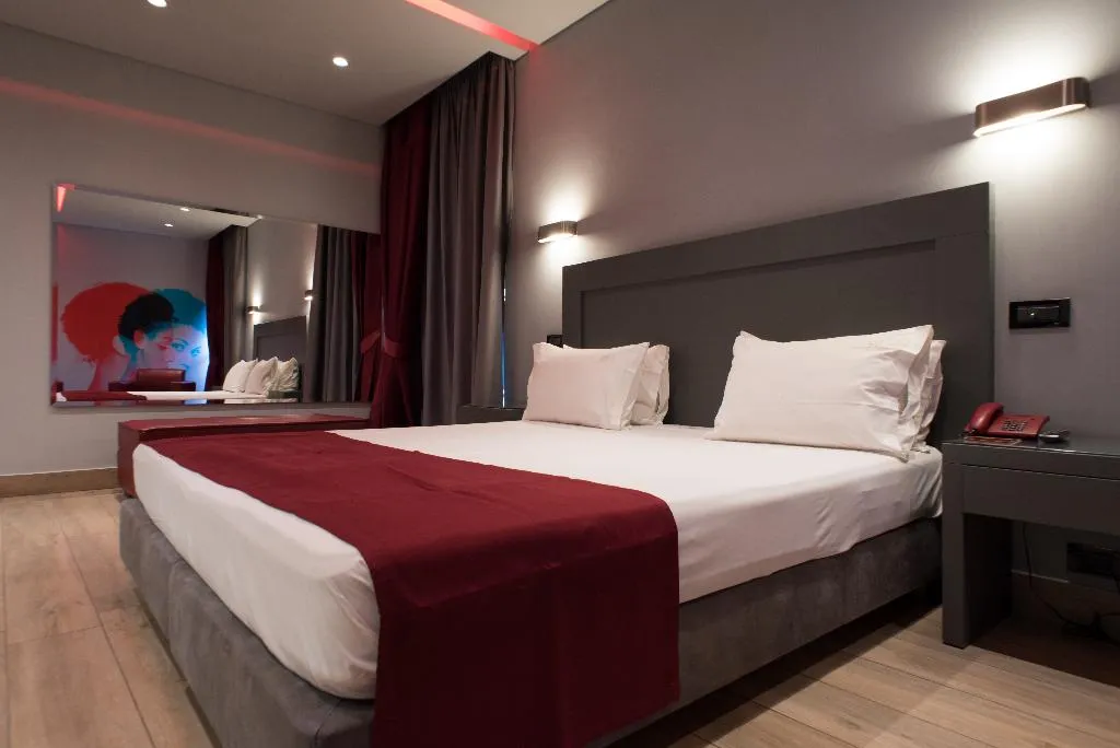SUITE WITH BALCONY Room, Pines, Athens