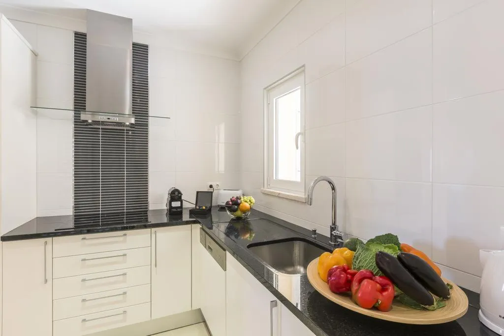 TOWNHOME SEA VIEW TWO BEDROOMS Room, NAU Salema Beach Village, Algarve