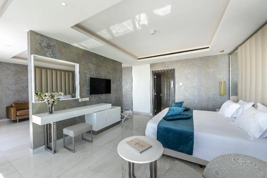 SUITE SEA FRONT Room, Chrysomare Beach Hotel & Resort, Cyprus