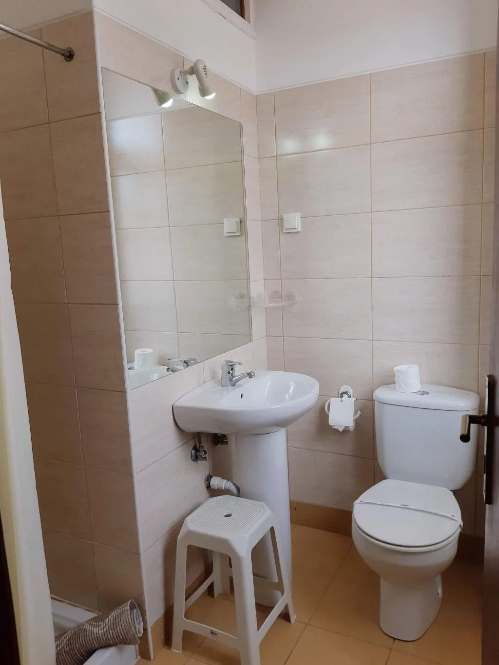Room, Residencial Do Vale, Madeira