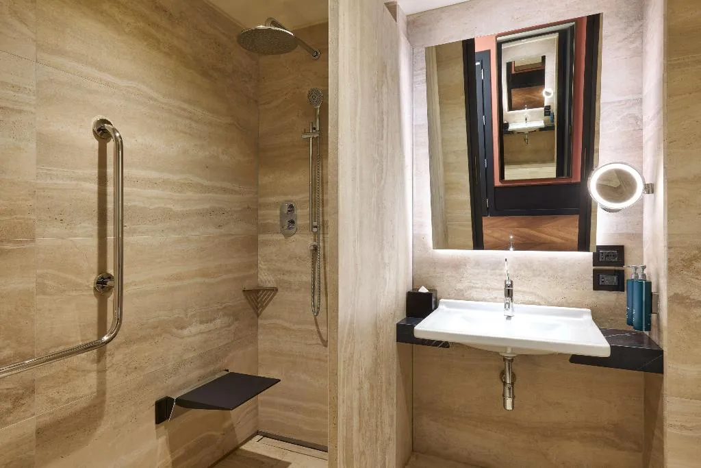 DOUBLE Accessible KING SIZE BED Room, Hilton Rome Eur La Lama, Rome