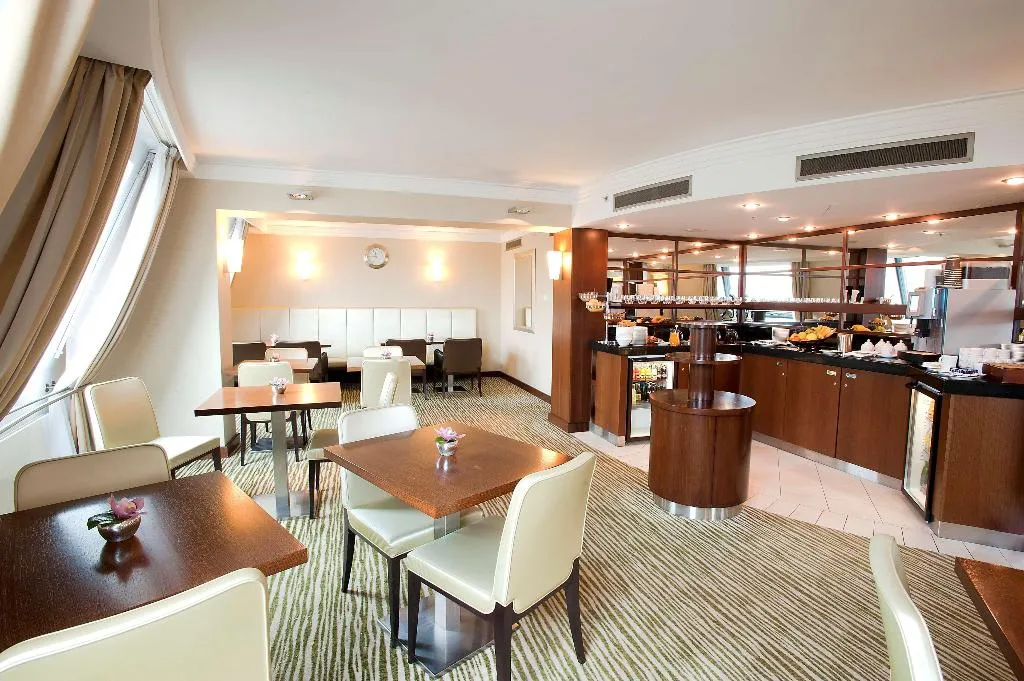 SUITE EXECUTIVE KING BED Room, Hilton Prague Old Town, Prague