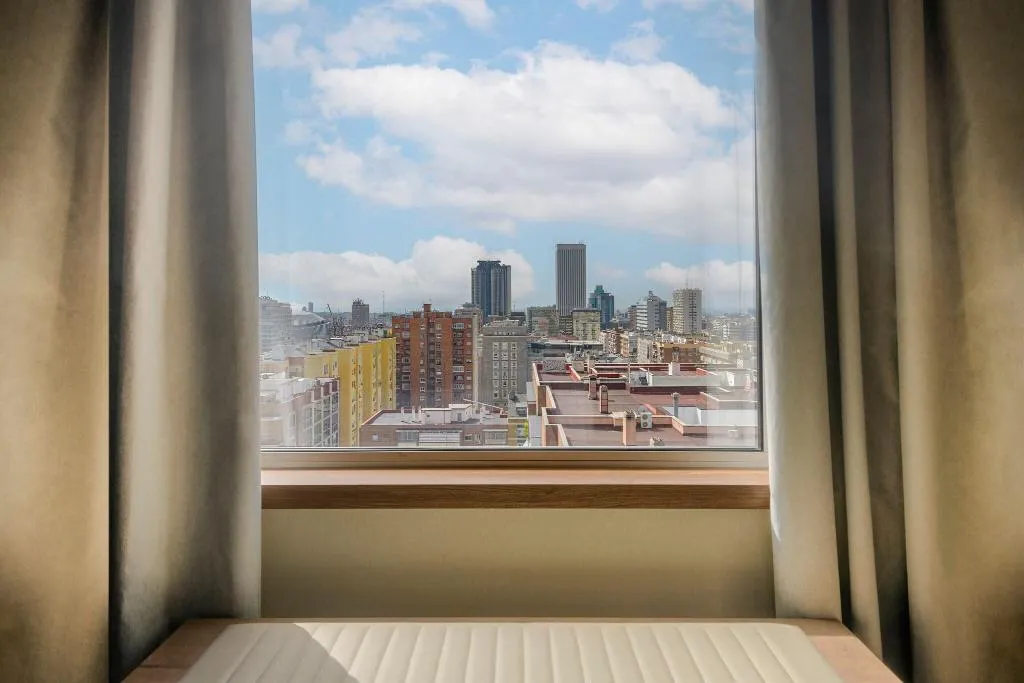 DOUBLE PREMIUM KING BED Room, AC Madrid Cuzco, Madrid