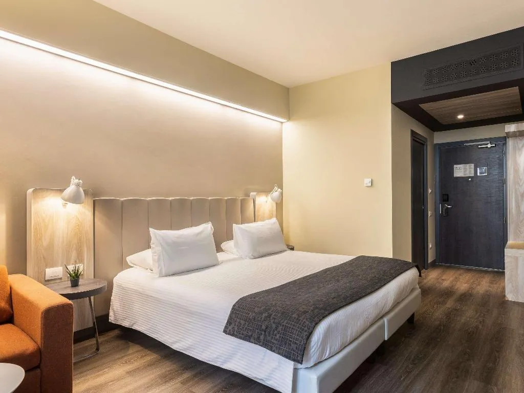 DOUBLE SUPERIOR KING BED Room, Mercure Firenze Centro, Florence