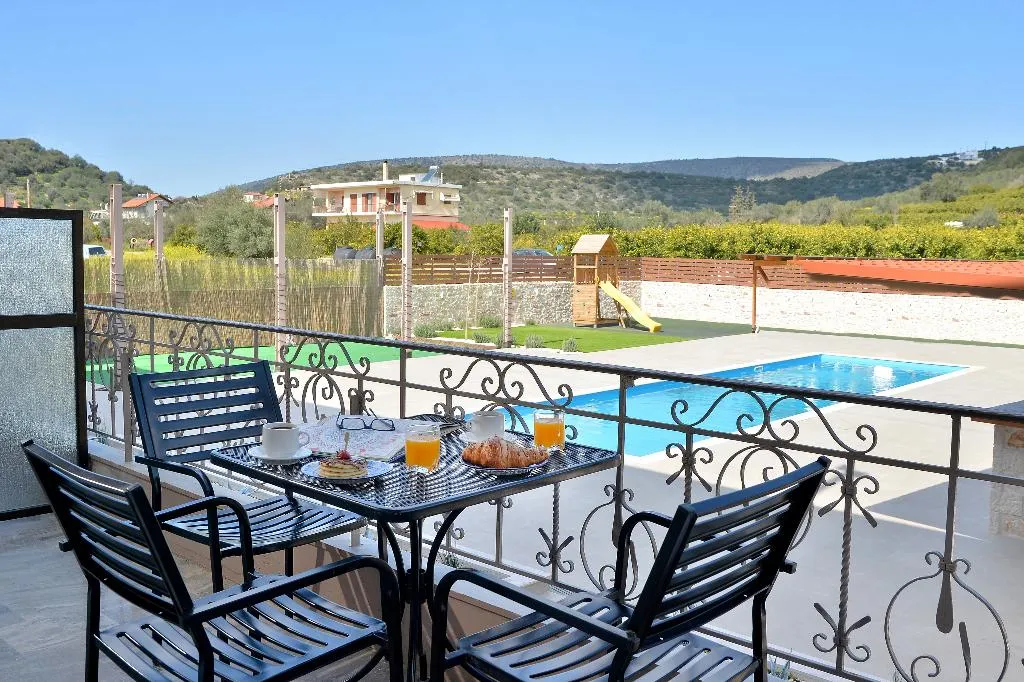 SUITE POOL VIEW TWO BEDROOMS Room, ID Holiday Living, Athens