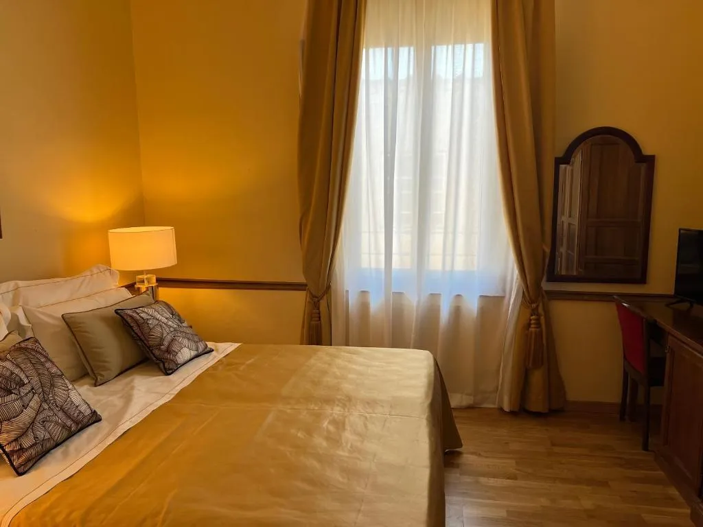 DOUBLE BASIC Room, Hotel Villani, Florence