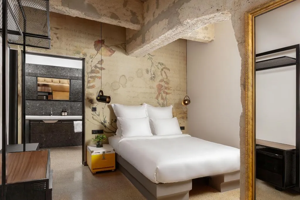 DOUBLE Accessible-Queen Size Bed Room, Anise Aluma Athens, Tapestry Collection by Hilton, Athens