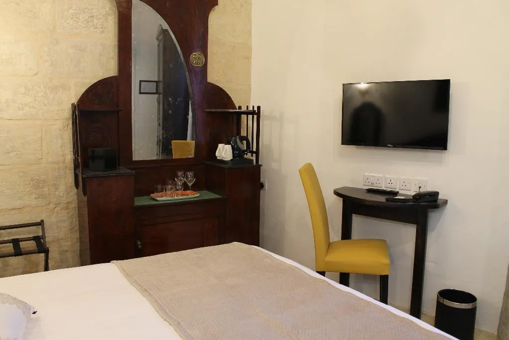 DOUBLE DELUXE QUEEN BED Room, Palazzino Nina Boutique Hotel, Malta