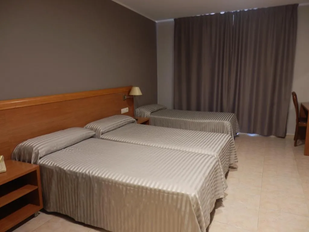 TRIPLE STANDARD Room, Ingles, Barcelona